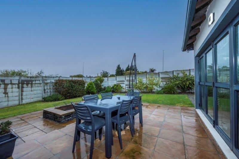 4 Bedroom Property for Sale in Sonkring Western Cape